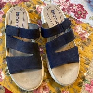 Like New Bionica Avoca Suede Sandal